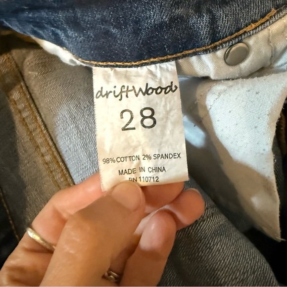 Driftwood Floral Embroidered Marilyn Jeans - Picture 8 of 9